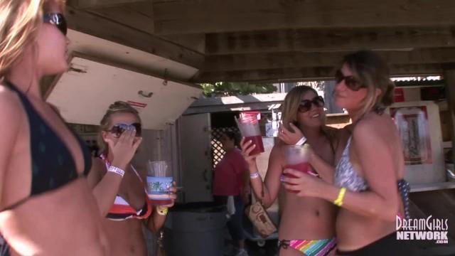 Cogiendo MTV Beach Party with Bikini Clad Coed Flashers Petite Teenager