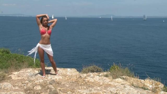 ALL NATURAL AMATEUR INSTA GIRL´S SEXY STRIPTEASE AT THE CLIFF on MALLORCA - 2