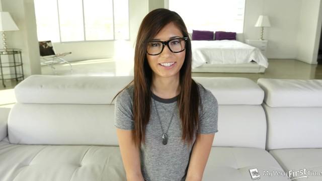 DarkPanthera FIRST ANAL! Nerdy 19 Year old Squirts & almost Taps out from Huge Cock Mexicano