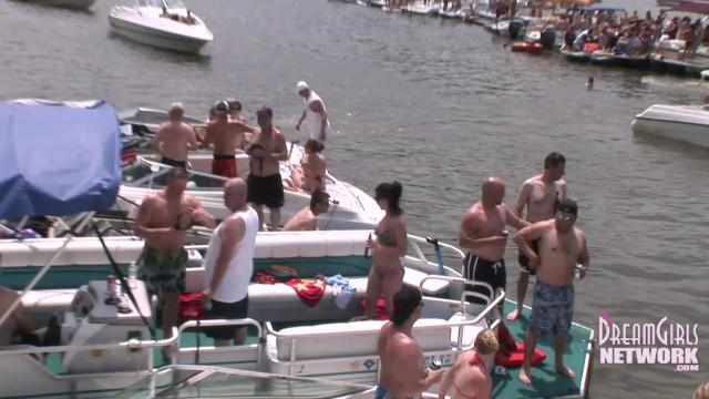 Cheat College Teens Party Naked at Lake of the Ozarks Flashing - 1