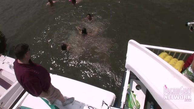 Cheat College Teens Party Naked at Lake of the Ozarks Flashing