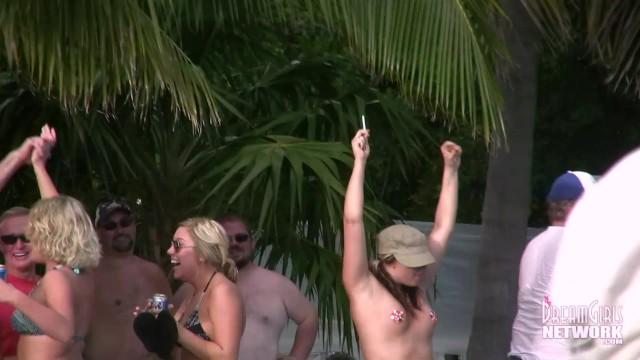 Bj Coeds & Cougars all Party Topless during Fantasy Fest Pool Event ShowMeMore