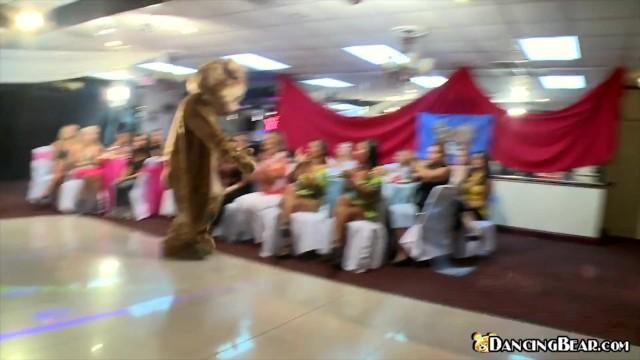 Gostoso DANCING BEAR - our Parties get Crazier & this might be the Craziest! Tight Pussy Fucked