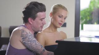Goth BABES-COM - Burning Hot Cecilia Scott cannot Focus on her Piano Lessons Gritona