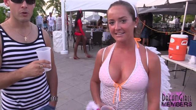 Desnuda Cameraman Talks Girls into Showing Pussy at Wild Fantasy Fest Pool Party Anal Creampie