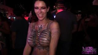 Men Fantasy Fest 2019 Costumed Dancing Freaks Novia