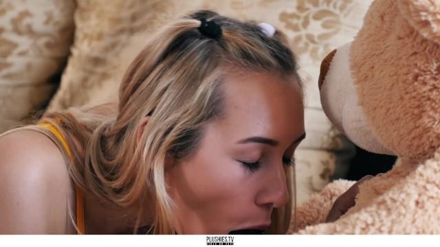 Casting Beautiful Maya Loving Stuffed Teddy Bear with Strapon Sextape