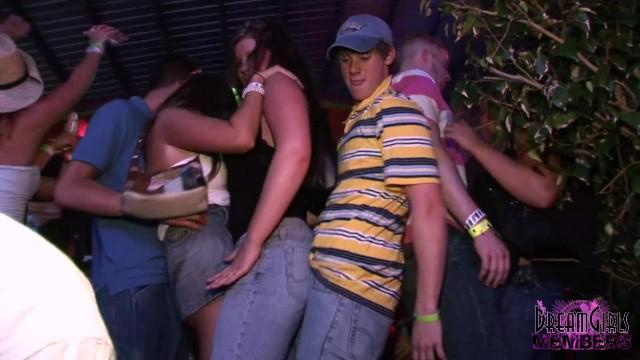 Hermana Sweaty Spring Breakers Bump and Grind on Night Club Dance Floor Asshole
