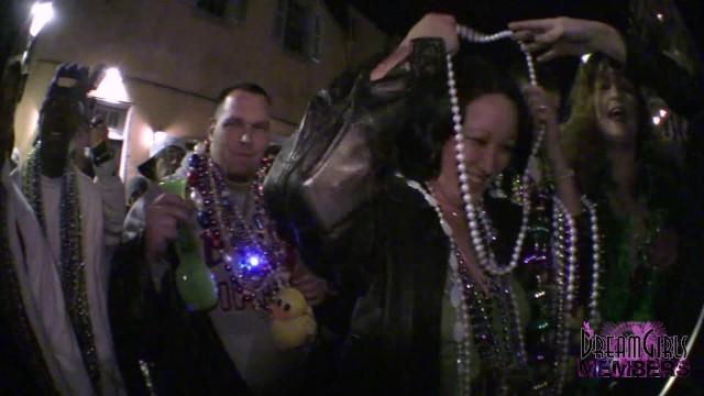 Hot Girls getting d and Guy Gets Kicked out of a Bar at Mardi Gras - 2