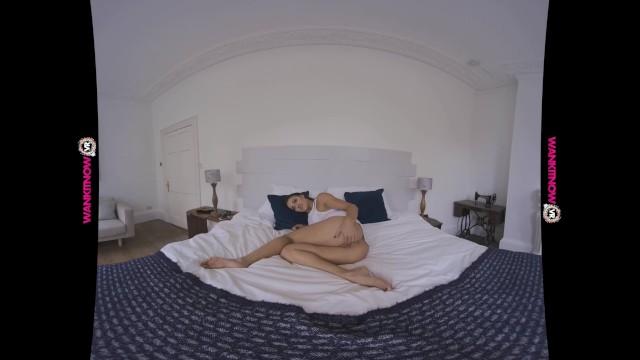 Matures British MILF Cleo Summers WANKS on her Bed & Watches you CUM! (VR 180 3D) Huge Tits - 1