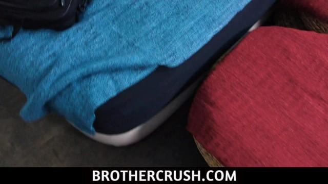 FindTubes Brother Crush-Cute Teen’s Anatomy Lesson Ends in Bareback Sex Ducha
