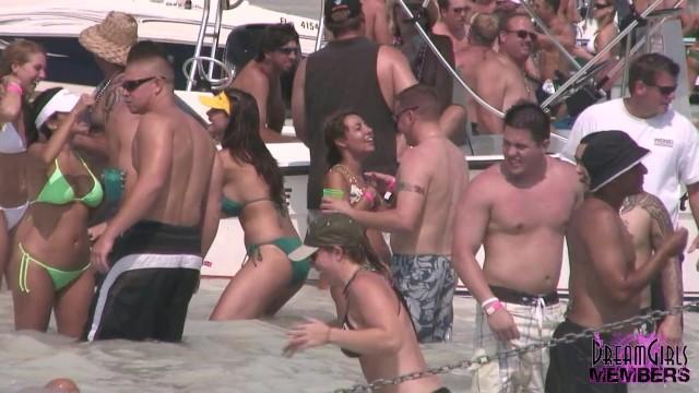Sexy Bikini Girls Bump Grind & Show their Tits in Miami - 2
