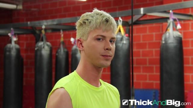 Straight Muscle Daddy Seduced by Blonde Teen Twink at the Gym - 2