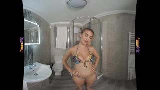 Old Vs Young 25yo British Girl Soaps up her Big Tits in the Shower (VR 180 3D) Titten