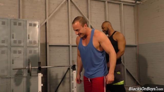 Movies Muscular White Guy goes Black in a Gym Gays - 2