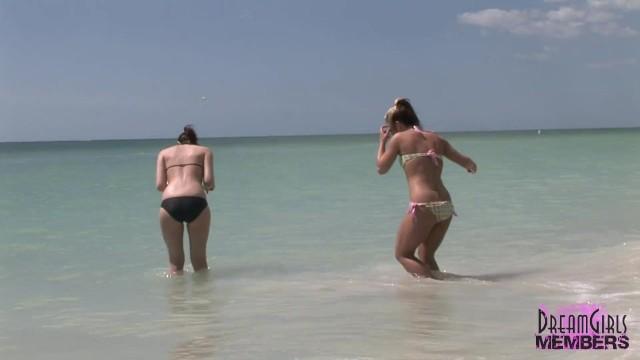 Javon Two Iowa Coeds get Naked on a Public Florida Beach Pica