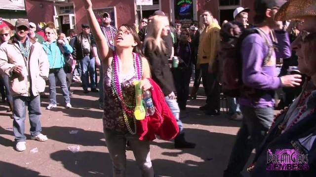 Perra Big Glorious Tits Flashed on Bourbon St during Mardi Gras Putas