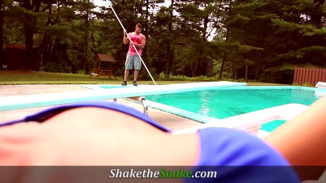 SHAKE THE SNAKE - Hot Babe Fucked on Pool Tremplin - 2