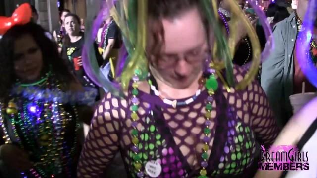 Exhibitionist Wives & Girlfriends Show it all at Mardi Gras - 2