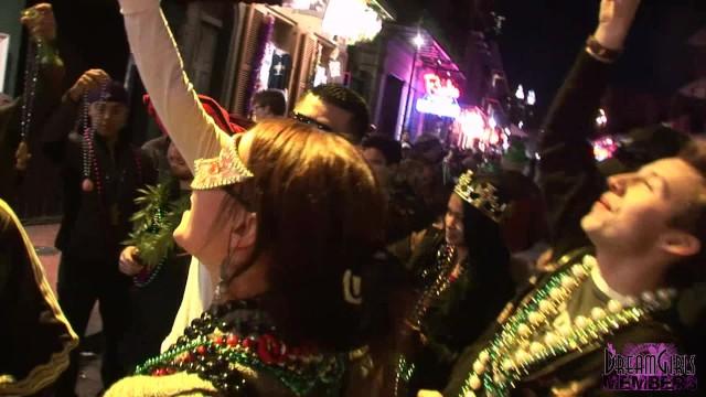 Pmv Awesome Natural Tits Flashed from Hot Chicks on Bourbon St Manhunt - 2