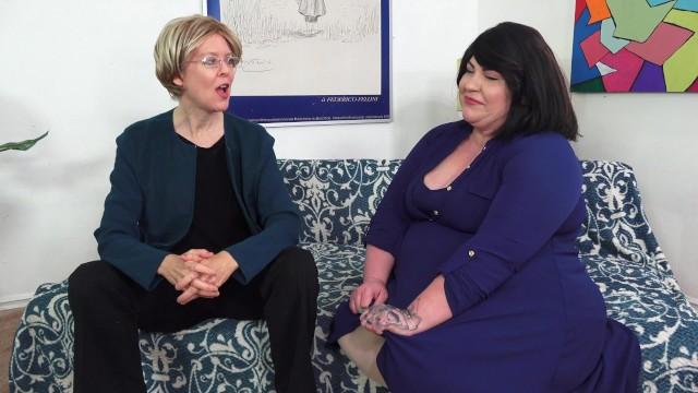 Liz Warren Fucks Monica Lewenski's Asshole right - 1