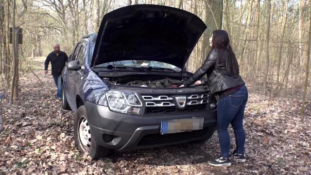 4K - Deutscher Benutzt Studentin Im Wald - 1