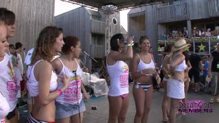 Chupando Exhibitionist Coeds Show their Perky Teen Titties on Spring Break Morazzia