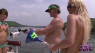 Black Dick Bikini Coeds Show Pussy at Lake of the Ozarks Orgasmus