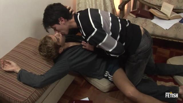 Best Blowjobs Twinks Enjoy Kissing & having Anal Sex in various Positions Glam