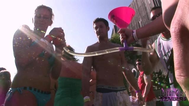 Awesome Spring Break Beach Party & Hot Girl Peeing - 2