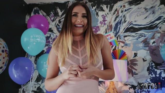 Double Blowjob MOFOS - Cute Ella Reese Feels Lonely at the Party Dlisted