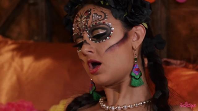 Bang Bros Twistys - Sexy Latinas Eliza Ibarra & Katana Kombat Fucking in Bed HD Porn