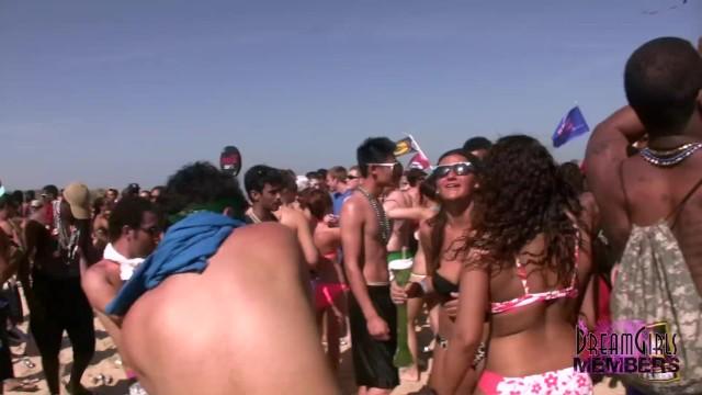 Masturbando Pre Corona Beach Bash with Hot Bikini Freaks Part 1 Licking - 1