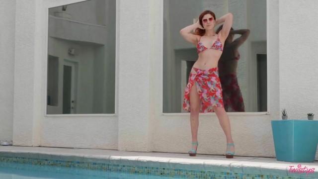 xBabe Twistys - Redhead Babe Molly Stewart Rips off her Bikini and Masturbates Bailando - 2