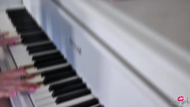 Boy Georgia Jones and Uma Jolie Fucking on a Piano with Face Sitting Teasing
