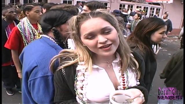 Sexcams College Girls Show Real Tits for Beads at Mardi Gras Finger