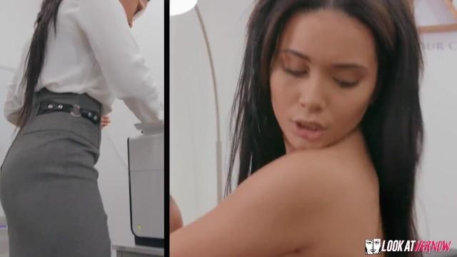 Orgasmo LookAtHerNow - Exotic Chick Aaliyah Hadid Takes Hard Cock in both Holes Zenra - 2