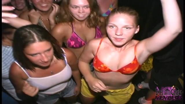 Gay Kissing Sexy College Girls Show Tits at Wild Foam Party FreeAnimeForLife - 2