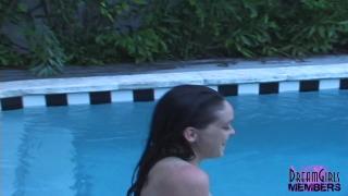 Peituda Home Video of these two Chicks Naked in my Hot Tub Masterbate