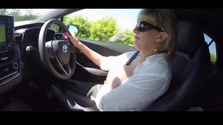 Brazzers XSTREAM MATURE ENGLISH LADY FLASHING TITS WHILST DRIVING THEN PISS IN COUNTRY LANE Asia