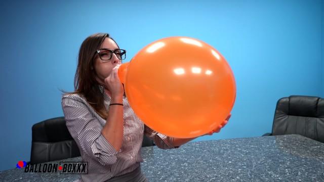 Office Slut Jaimie Vine Blows to Pop & Takes Virtual Cock - Balloon Boxxx - 1