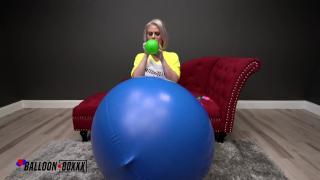 Videos Amadores Bit Titty MILF Casca Akashova Blows 2 Pop & SUCKS Cock - Balloon Boxxx Real Amateur
