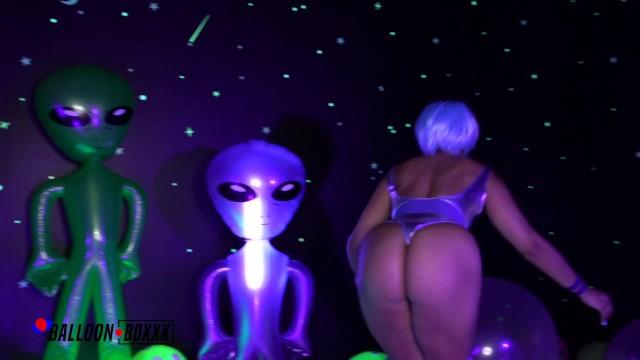 Adriana Maya Humps Balloons & Aliens in Outer Space - Balloon Boxxx - 1
