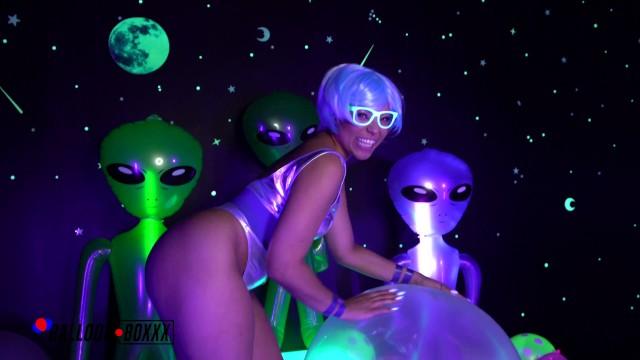 Adriana Maya Humps Balloons & Aliens in Outer Space - Balloon Boxxx - 2