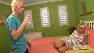 Mamada Stepsons little Blue Pill Problem. Mikki Lynn - Step Mom Fun IAFD