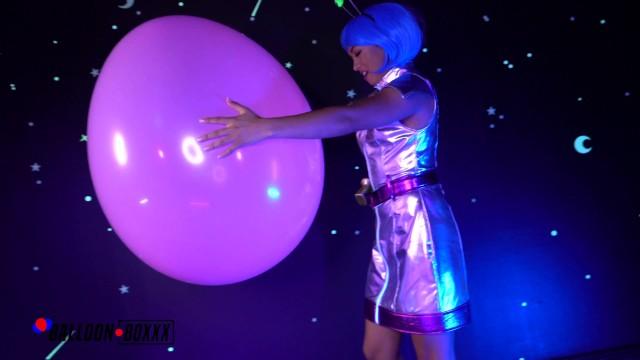 PornPokemon Alien Lives Matter - Space Girl Humps Balloons & Fucks Aliens - Balloon Boxxx BlackLesbianPorn - 1