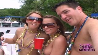 ZoomGirls Freaky Girls Party Naked in Lake of the Ozarks Women Sucking Dicks