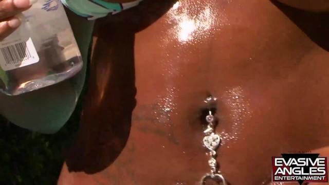 Bongacams EVASIVE ANGLES Big Black Wet Tits 10 SC 4. Lickable Stylez Takes her Inked Man's Load on her Boobs. Casero