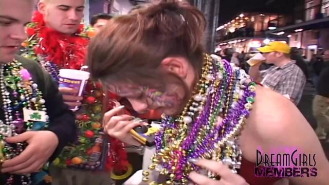 Gay Blackhair Mardi Gras first Timer Shows Tits & Pussy Sola