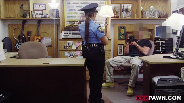 Best Blowjobs XXX PAWN - Police Officer Veronica Visits Pawn Shop to Sell her Gun Deflowered